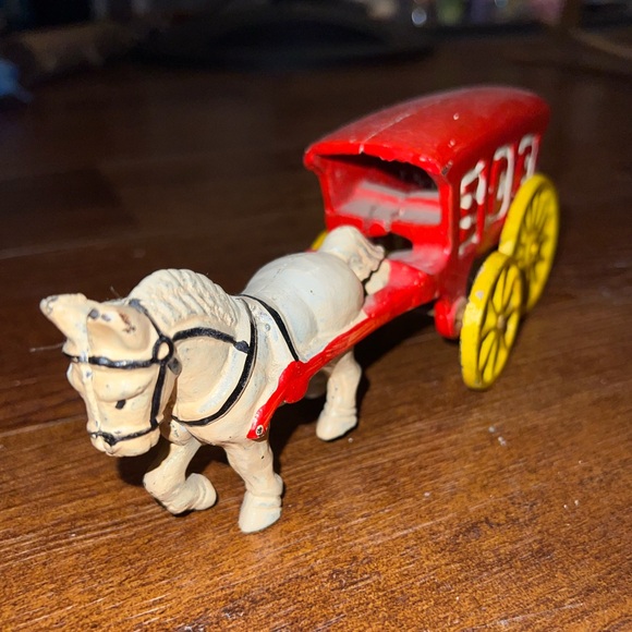 Vintage Cast Iron Red & Yellow Horse Drawn Wagon Figurine/ Decor Moving Wheels - Picture 2 of 12